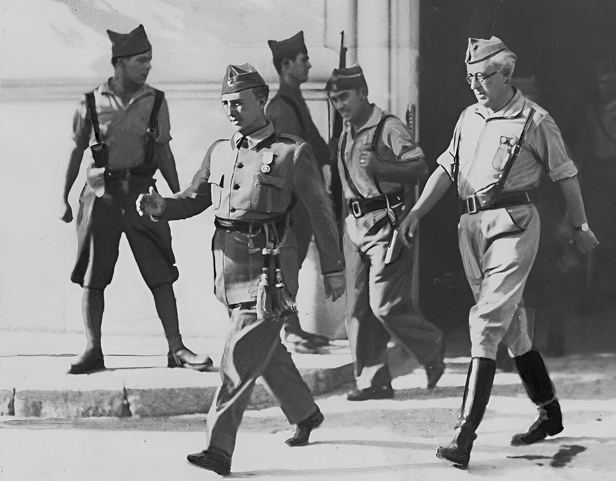 Franco dirige les forces des rebelles.